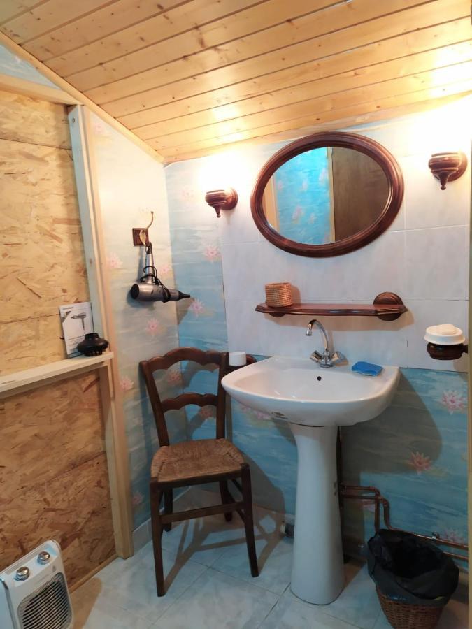 Chardon Bleu Appartement Chambre Cuisine Coin A Manger Sanitaires Salle D'Eau バルスロネット エクステリア 写真