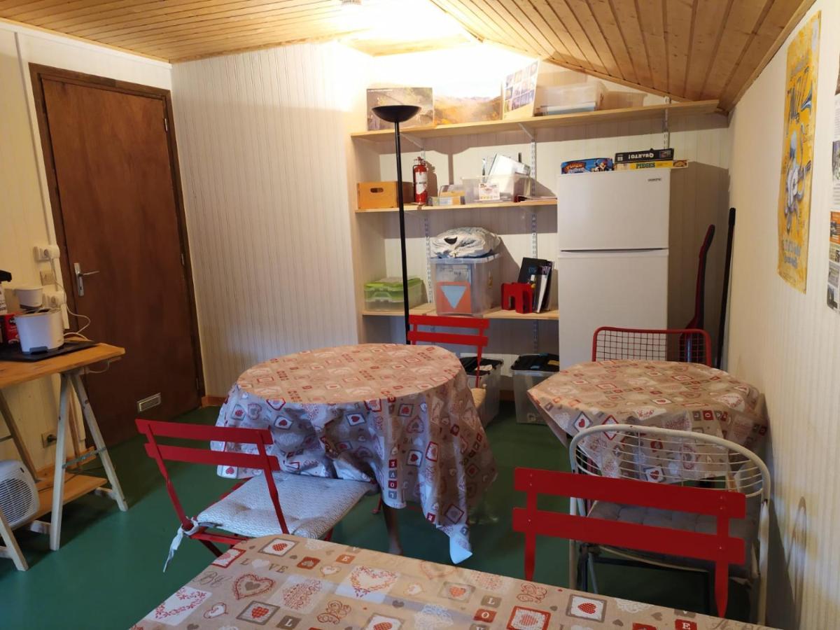 Chardon Bleu Appartement Chambre Cuisine Coin A Manger Sanitaires Salle D'Eau バルスロネット エクステリア 写真